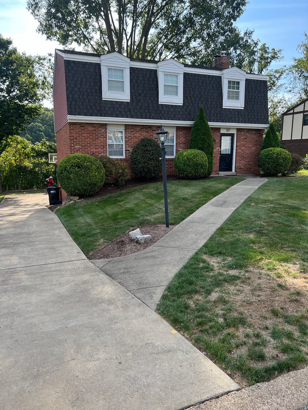 Gutter Cleaning and Concrete Cleaning: A Sparkling Home in Pittsburgh Thumbnail